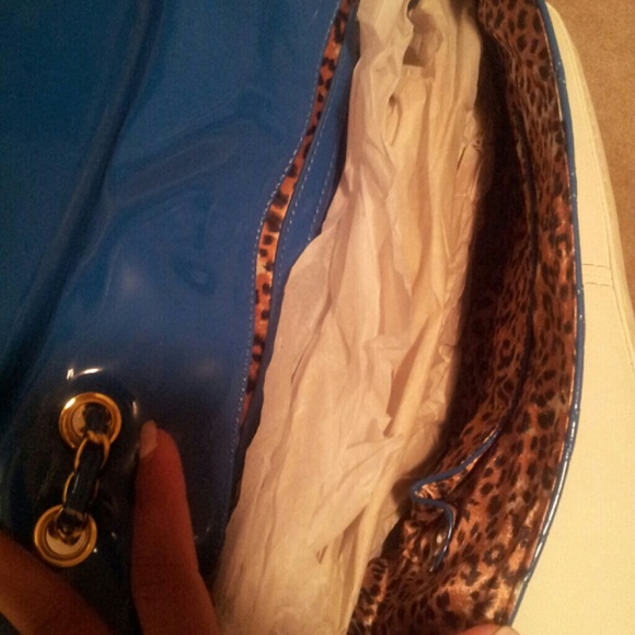 COPY - Blue patent HandBag used - Picture 3 of 3
